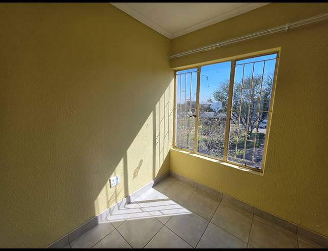 3 BEDROOM TOWNHOUSE FOR SALE IN KOSMOSDAL